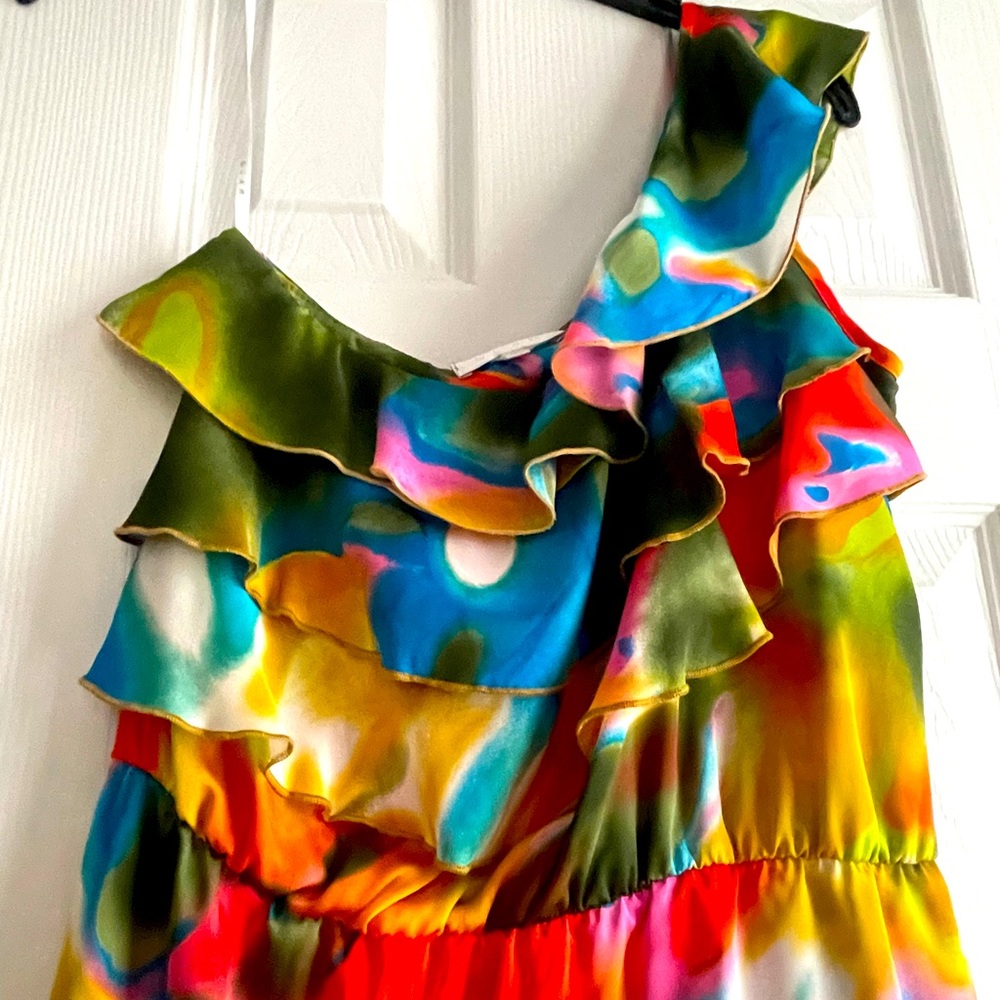 Like new! Glam ruffled one shoulder boutique dress